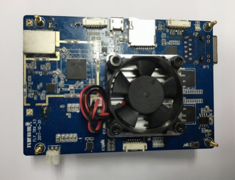 FPGA+SDR芯片的無線圖傳主闆.jpg